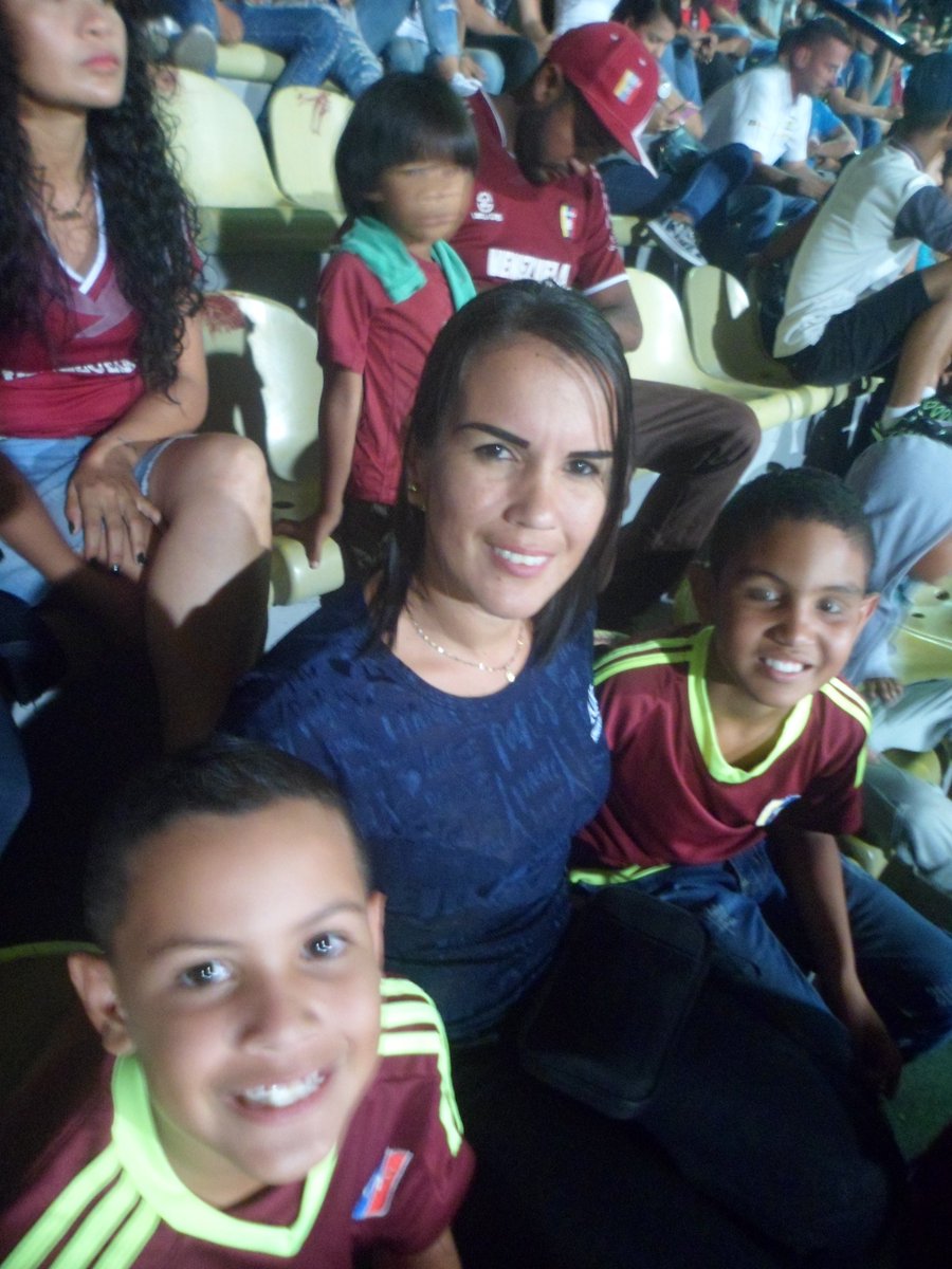 EMF_PAVECA's tweet photo. #Apoyando a nuestros #Campeones #granates #Vamos #Misaeldelgado @Carabobo_FC @EFM_PAVECA 🇱🇻🇱🇻🇱🇻 https://t.co/ijXYXRL6jX