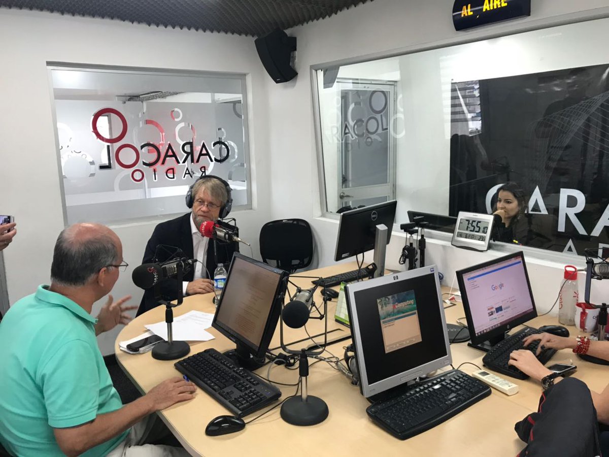 AntanasMockus's tweet photo. “Solo es posible hacer las cosas bien, si @sergio_fajardo es electo como presidente" @CaracolRadio https://t.co/ihcgm7MHRL