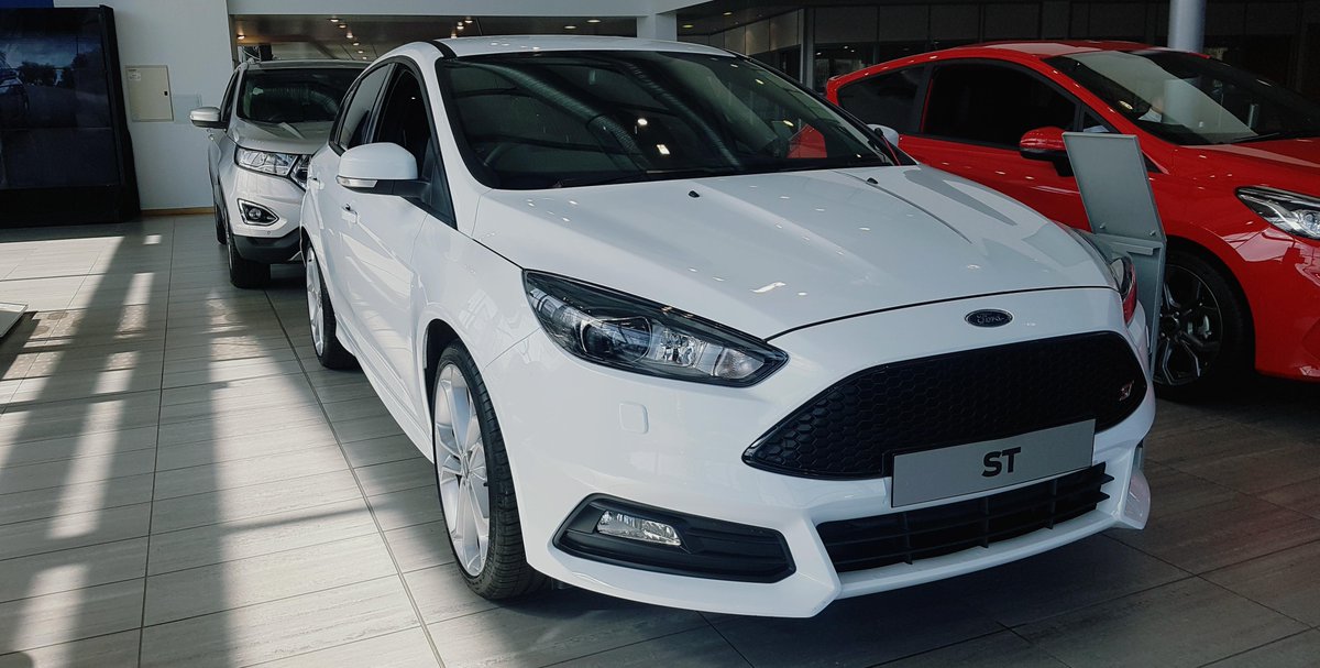 HendyGroup's tweet photo. We just can't get enough of this #FordFocusST3 from Hendy #FordStore in #Eastleigh! @forduk
What do you like best about it? #FridayFeeling https://t.co/BvT3lXDgwy