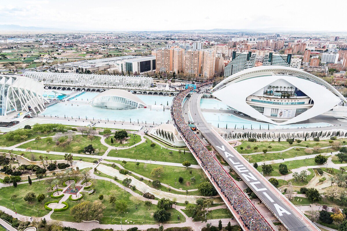 Y solo dos semanas después de maravillar al mundo 🌍 con esta imagen de atletismo en <a href="/Valencia2018/">IAAF WHM</a>