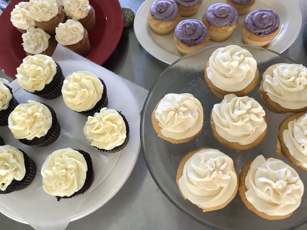 CUPCAKE BLOWOUT!!!! So many flavors to choose from: bourbon, chocolate, lemon, carrot, and vanilla. Come and get ‘em!