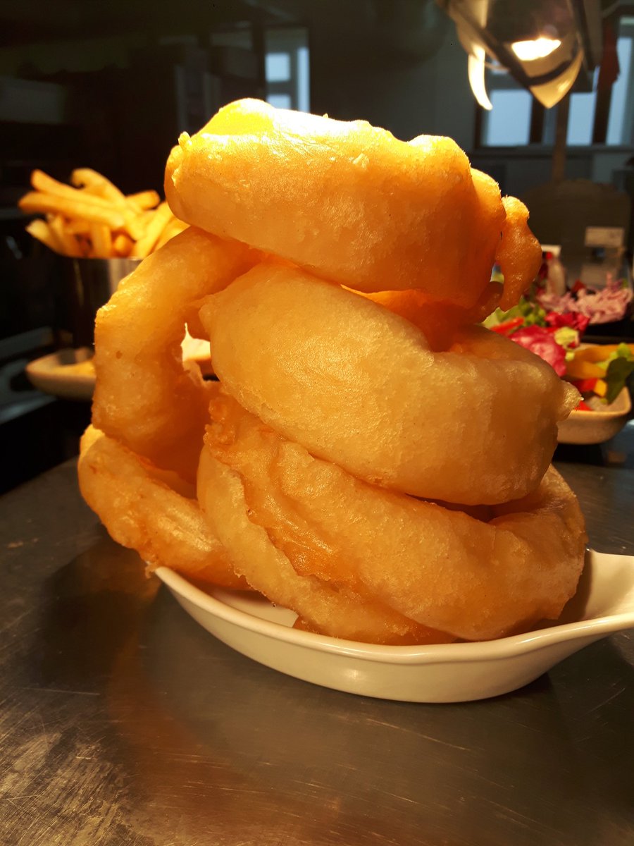 Really serious #onionrings  at the HiB today.