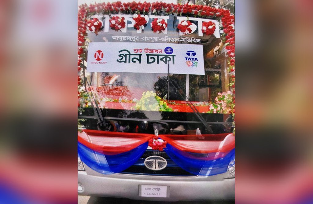 nhasive's tweet photo. #GreenDhaka, a new air-conditioned (AC) #bus service, will start operations on the Abdullahpur-Motijheel route. You have to pay a little additional fare if you want a more comfortable and better service. #Dhaka #citybus #Bangladesh https://t.co/Dm7Y9eSeF7