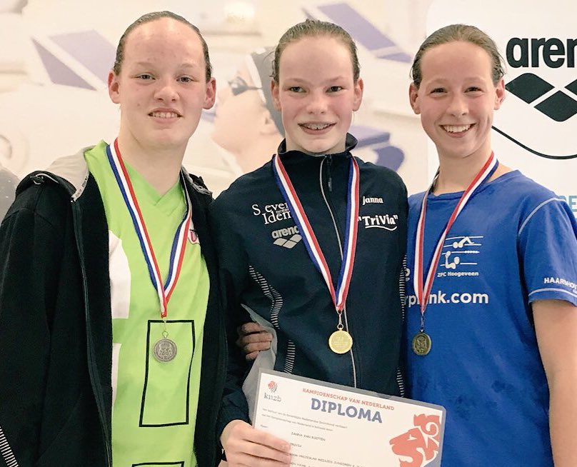 ZPCHoogeveen's tweet photo. Brons voor Charlotte Wilbers op de 800m vrije slag in een mooi p.r.: 9.50.28
Dit Nederlands Kampioenschap 800-1500 lb werd gehouden tijdens de SwimCup in Den Haag!
#Hoogeveen
#Steigerplank.com
#venko https://t.co/j4pmGXlP7E