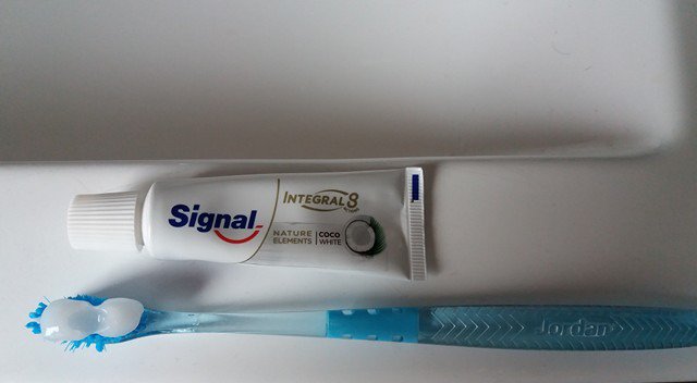 pepette1200's tweet photo. Avec ce nouveaux dentifrice vos dents retrouve toute leur blancheur #SignalNatureElements #Coco #Fraîcheur https://t.co/2sgAs0Sm8z