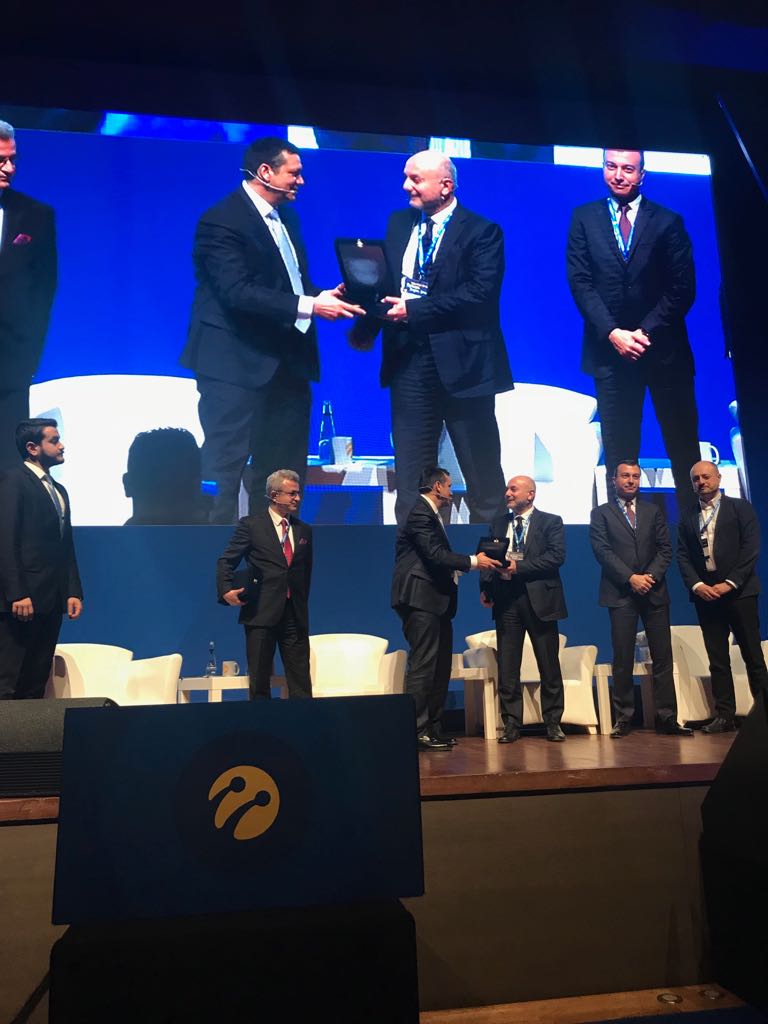 ePlatformTr's tweet photo. TÜRKİYE. BUGÜN. ŞİMDİ. Turkcell Teknoloji Zirvesi 2018'de "e-Şirket" ile iş uygulamaları alanında "Değer Katan İş Ortağı" Ödülümüzü ePlatform Genel Müdürümüz Sn. Taylan Portakaldalı ile alarak başarımızı yeniden taçlandırdık!
#ePlatformTr #TurkcelleŞirket #TeknolojiZirvesi https://t.co/DmxWAKcvH1