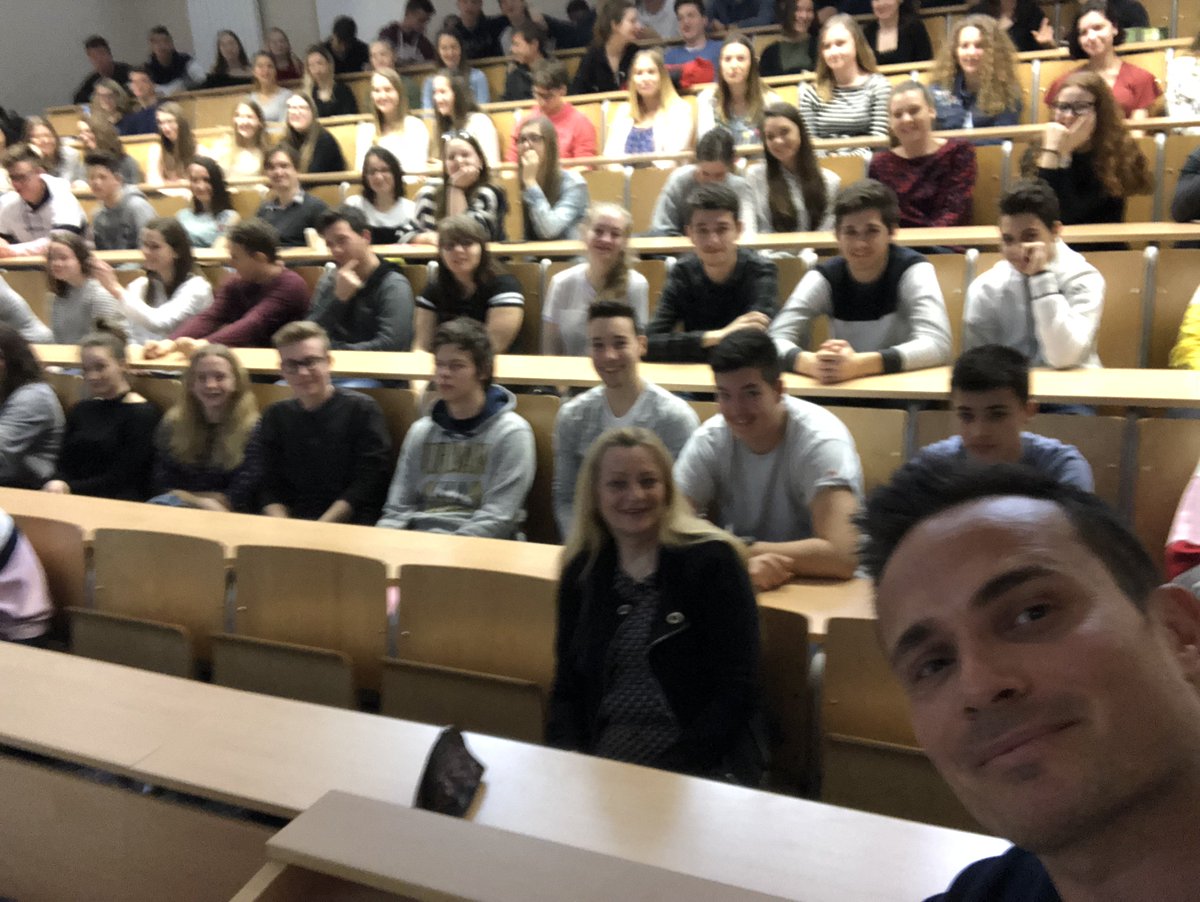 drzavljanisveta's tweet photo. Na mladih #svet stoji! Danes izjemno veselii, ko so dijaki @GimBrezice zbrali denar za otroške vozičke po tem, ko so ta teden imeli pogovor z @JurePoglajen . Bravo #dekleta in #fantje! Postali ste mnogo kapelj v morju rešitve! @starfishlesvos #Posavje #DiscoverBrezice https://t.co/xOjlR8ELCA