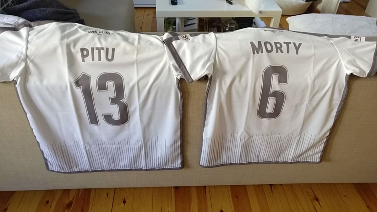 <a href="/GuEjOs/">Juan José Boronat</a> <a href="/wololos/">Wololos</a> <a href="/Kairi_pirriki/">Kairi</a> <a href="/Mixwell/">OTK m1xwell</a> <a href="/lowelcs/">Christian</a> <a href="/SOKERCS/">Aitor Fernández</a> @EasTor_CSGO @dracul1N La mía la tiene <a href="/ArcticMorty/">dee-lite ✨</a> hasta que vaya a verle 😭