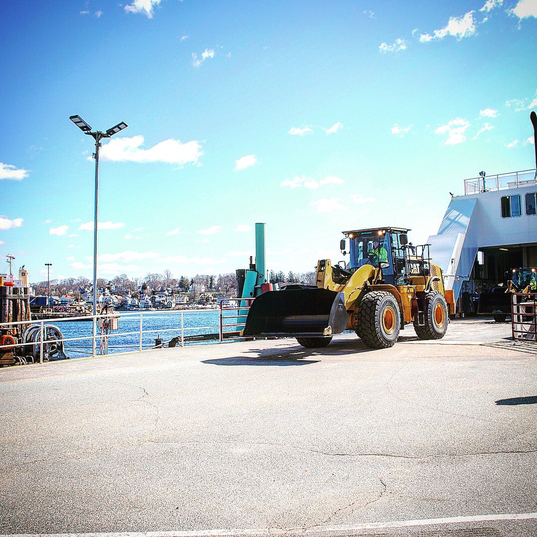 CaseFMS's tweet photo. A few more pictures from yesterday’s boat trip ⛴🚜 🌊 #casesnow #ferrytime #cat906 #cat926 #cat962 #gettingitdone #teamwork #CrossSoundFerry @CaterpillarInc https://t.co/cn5Lin7ukC
