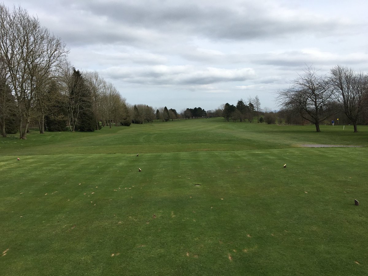 MarkSim93794378's tweet image. Another dry day allowed another cut on the Greens plus cut on collars, approaches and 1st cut on the fairways for 2018 👍 this has defined the playing areas and enhanced our overall course presentation #baronessfirstcutatkingsdown #tidy #springhasarrived @KingsdownGC