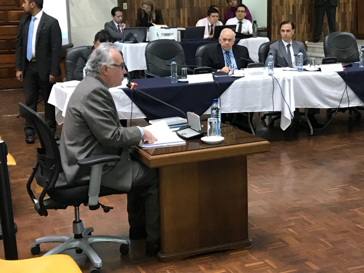 EmisorasUnidas's tweet photo. Comisión de Postulación de #EUFiscal dio una audiencia de 10 minutos a Ramón Cadena de la Comisión Internacional de Juristas. (CIJ). Expone que varias organizaciones de la sociedad civil están dando seguimiento al proceso. Vía: @LesterRamirezEU https://t.co/XiRO7w3dbg