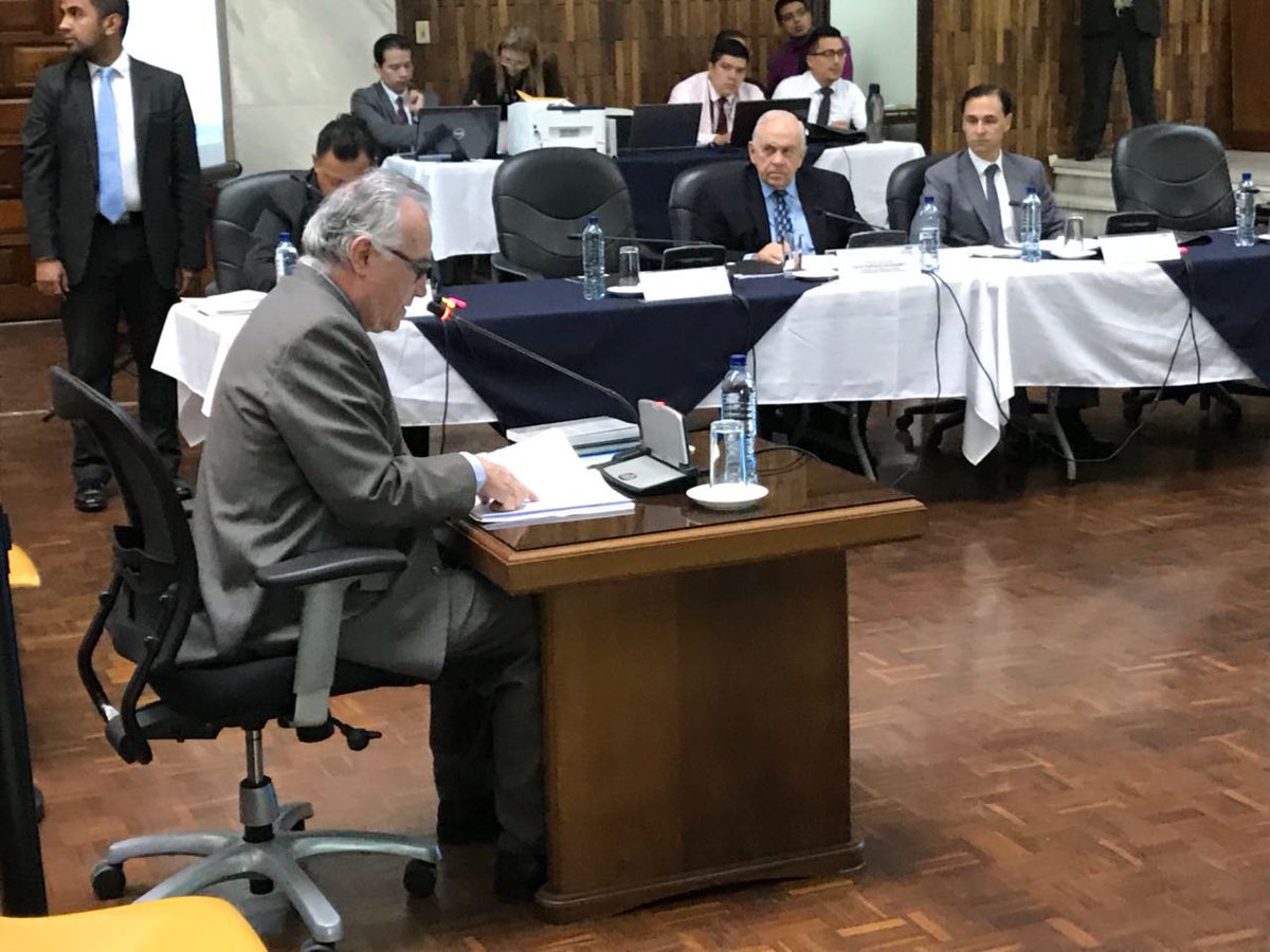 EmisorasUnidas's tweet photo. Comisión de Postulación de #EUFiscal dio una audiencia de 10 minutos a Ramón Cadena de la Comisión Internacional de Juristas. (CIJ). Expone que varias organizaciones de la sociedad civil están dando seguimiento al proceso. Vía: @LesterRamirezEU https://t.co/XiRO7w3dbg