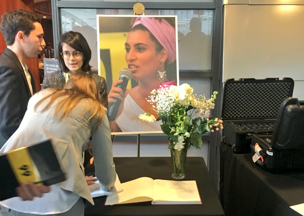 ricksenra's tweet photo. Homenagem a Marielle Franco na universidade de Harvard. Ela era uma das convidadas da conferência sobre Brasil que acontece hoje e amanhã em Boston. https://t.co/fh3BjSjnGG