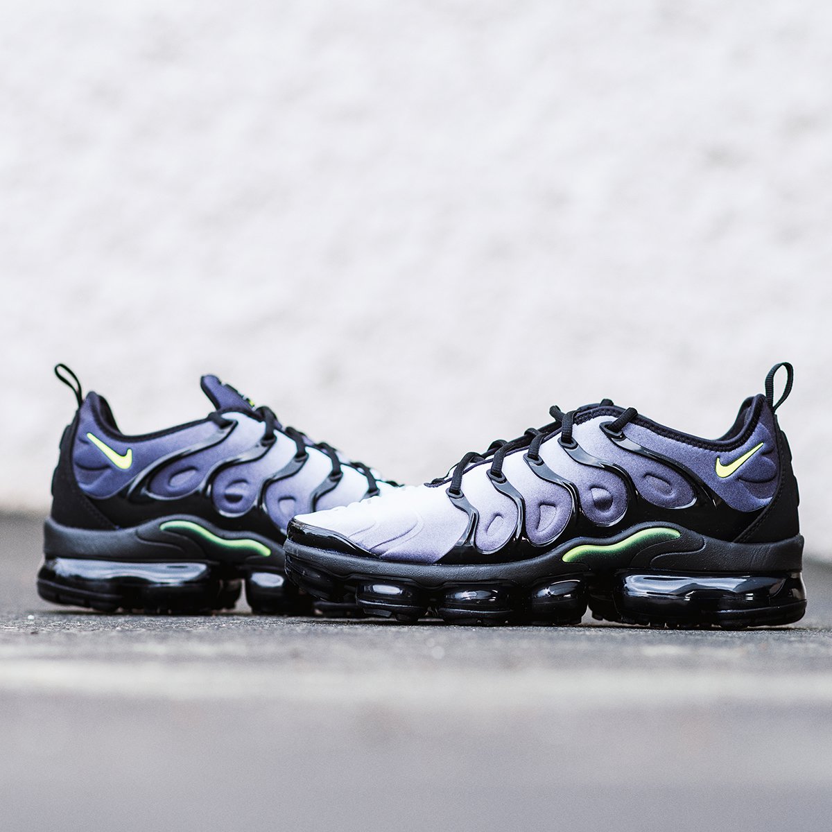 nike vapormax plus neon 95