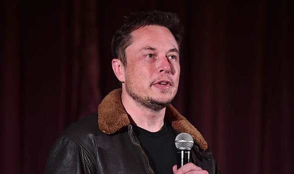 Daily_Express's tweet image. World will be run by immortal ROBOT DICTATOR, warns billionaire @elonmusk 
#ai #doyoutrustthiscomputer #ArtificialIntelligence 
bit.ly/2uQzfH1