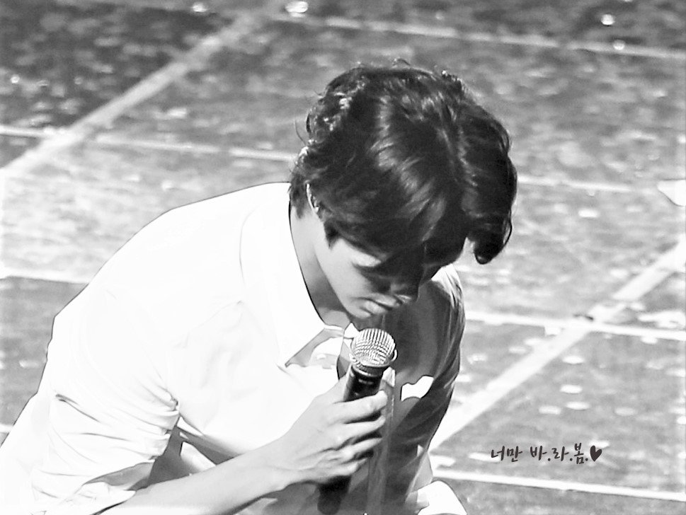 esther_2U's tweet photo. @BOGUMMY 

이목구비가 제대로 안보여도 미남은 미남.
실제 말을 나눈 적도 없는데, 
티비로만 봐도 보고 있는 내가 대우받는 느낌이 들어요.
좋은남자, 신사의 아우라 때문이었나 봐요.   
  
#박보검 #parkbogum #바라봄 https://t.co/HMEUzrGlVs