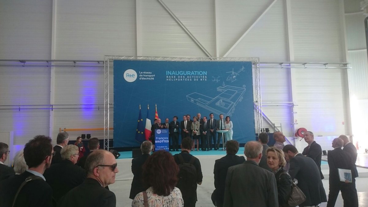 Septlieux's tweet photo. Environ 300 personnes pour l'inauguration de la base des activités aéroportées de @rte_france à #Avignon #inauguration6avril @RTE_med @Avignon @Safe_Cluster @AeroportAvignon https://t.co/z2kGEBvR26