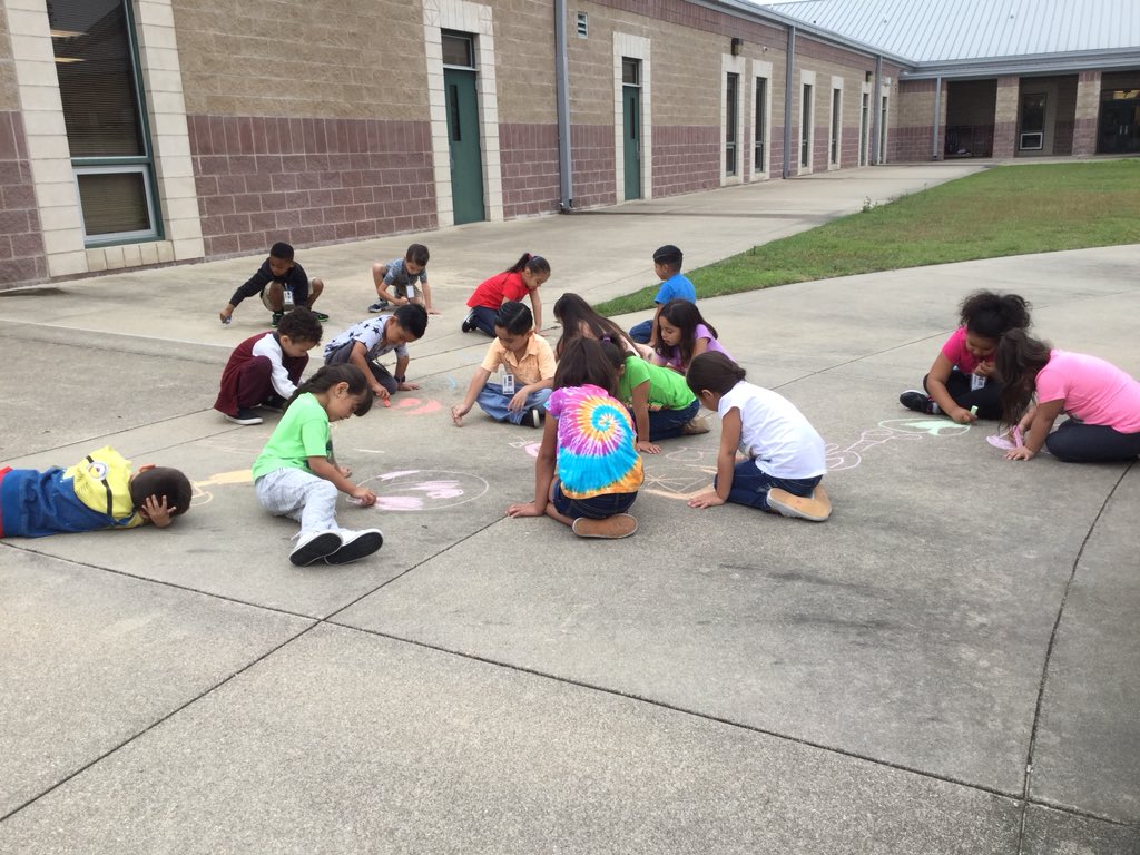 AnnetteRami07's tweet photo. Sidewalk chalk...Spent our “hard earned” PBIS Eagle Bucks! Way to go! #myersinspired https://t.co/kOf0yEaqWu