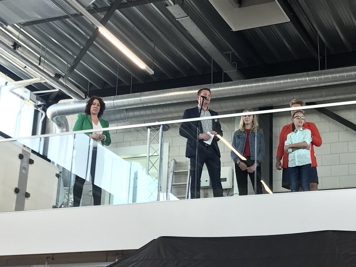 stbb11's tweet photo. Opening prachtig bedrijf #glasdesign terug naar #gemeenteschiedam https://t.co/T77Rgrxfn9