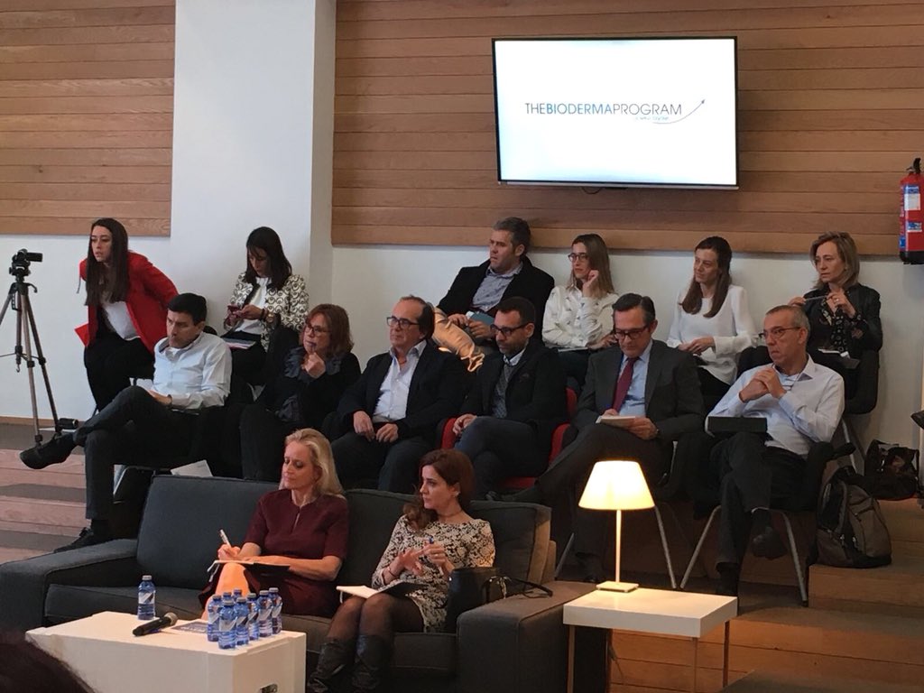 DoctoraLaser's tweet photo. 🔝Hoy estamos en #TheBiodermaProgram2018
💫 Gracias a @Bioderma_Es por darnos la oportunidad d compartir nuestas experiencias en la gestión d nuestras #consultas.El #paciente es nuestro tesoro.Resolver o paliar su problema es extremadamente gratificante.
#dermatólogos #Madrid https://t.co/xVVSOe4UbV