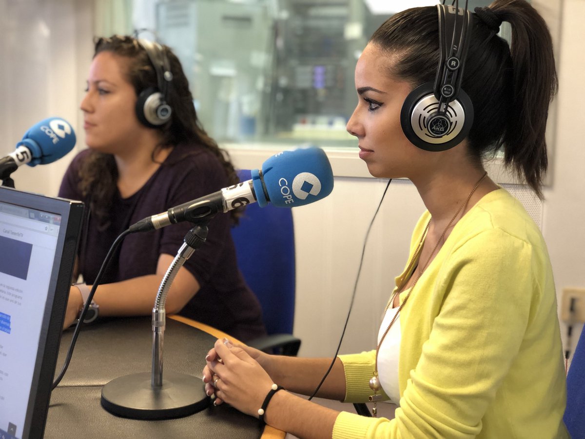 fifedetenerife's tweet photo. Hoy en @CopeCanarias @guillermoarea entrevista a dos participantes y a la formadora de la última edición del Proyecto Iníciate. Recuerda que el periodo de inscripción del 2018 está abierto hasta el 12 de abril. Más Información: https://t.co/MzZ9CJaBKE 
#ProyectoIniciate https://t.co/7l345VPztM