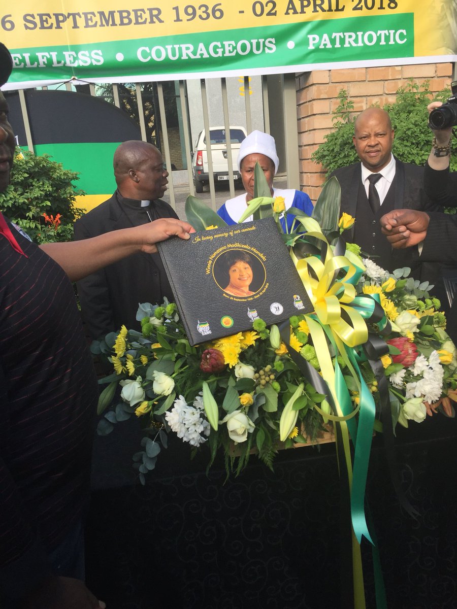 ANCLimpopo's tweet photo. #RIPMamaWinnie
The ANC Provincial leadership laying the wreath and signing the condolence book https://t.co/FswIEx8yGU