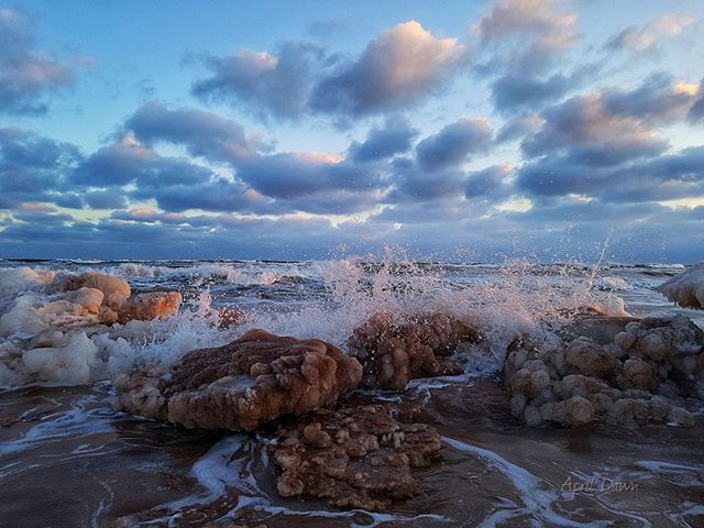 CBCPEI's tweet photo. Ocean waves crashing on shore.
Thanks to April Adams for the beautiful photo from Dalvay!
#Ocean #waves #beach #PEI #Princeedwardisland #dalvay #eastcoast #shore #winter #spring #springweather #explorepei #canada #nature #getoutside #blueskies #sunrise https://t.co/t0bsDsmgwQ https://t.co/nS1H8KIOUQ