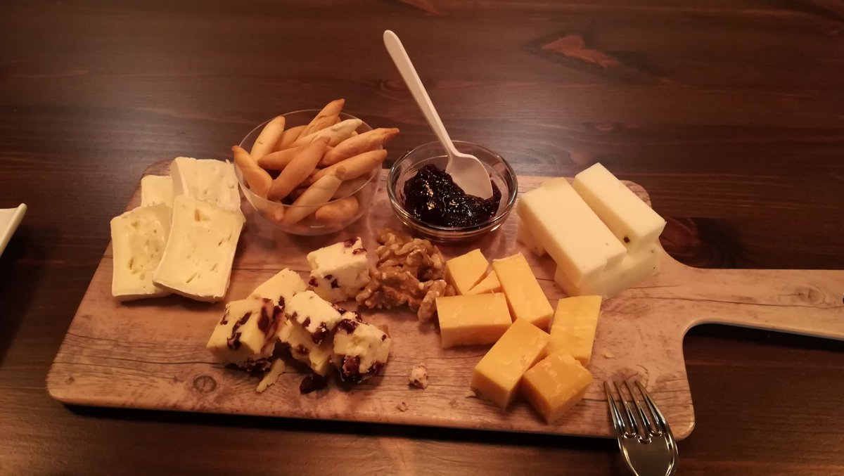 JuanPCachero's tweet image. ¡¡¡ Acabamos de pinchar superbirrotes en @CeresTiendaCerv !!!

- Imperial IPA de Dougall´s....superfresca, de Cantabria @CervezaDougalls 
- Kwak, una cerveza belga tostada de 8º 

Ven a disfrutar de la Cerveza  y de nuestras tablas de Queso para maridar ...
!!! Te esperamos !!!