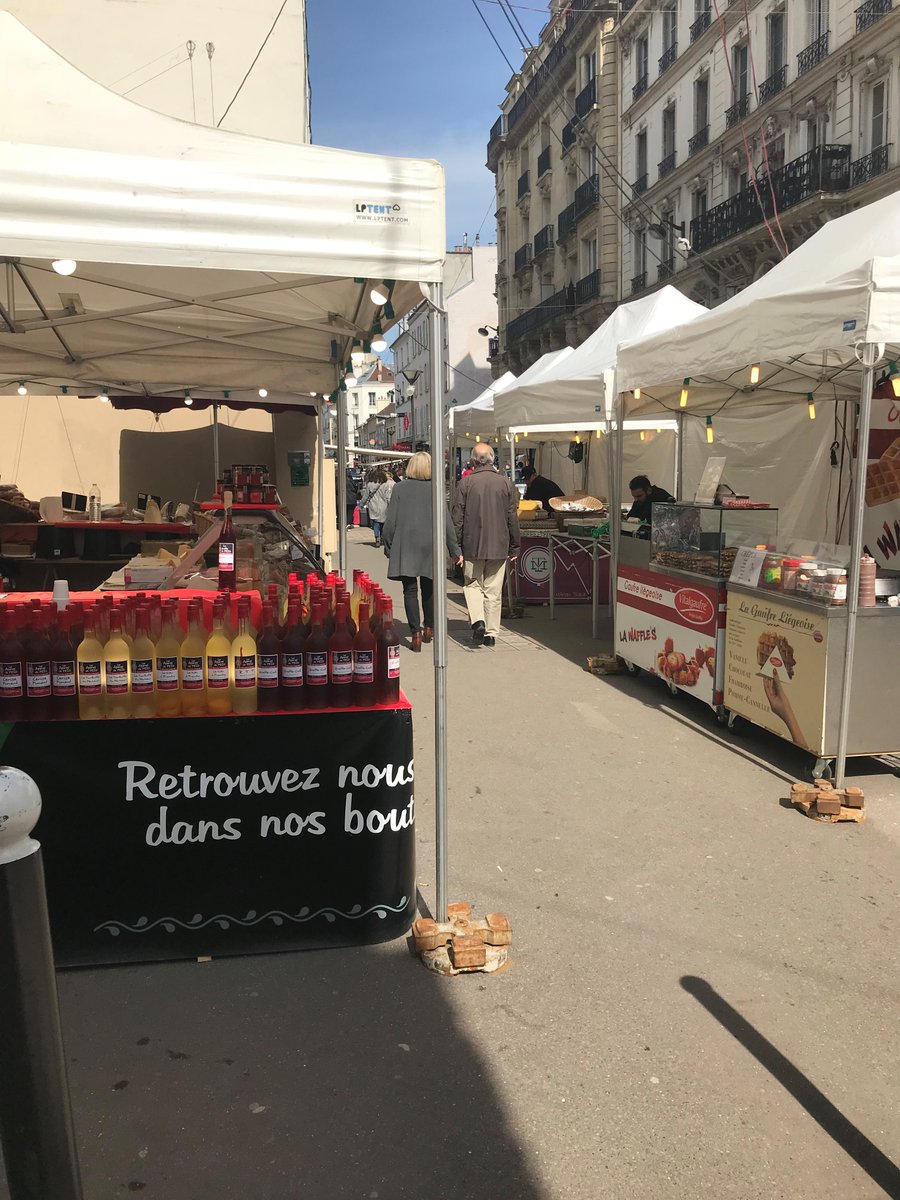 larueducommerce's tweet photo. Aujourd'hui et demain, de 9 heures à 20 heures, les commerçants de @larueducommerce vous accueillent pour un marché gourmand et leur braderie de Printemps. Venez nombreux 

Metro : La Motte Piquet / Commerce / Avenue Emile Zola https://t.co/kW5aTWOhb0