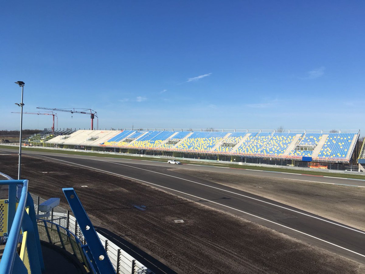 ttcircuitassen's tweet photo. Indrukwekkend! #Winterdijk #TTAssen https://t.co/nEUSnfy0r8