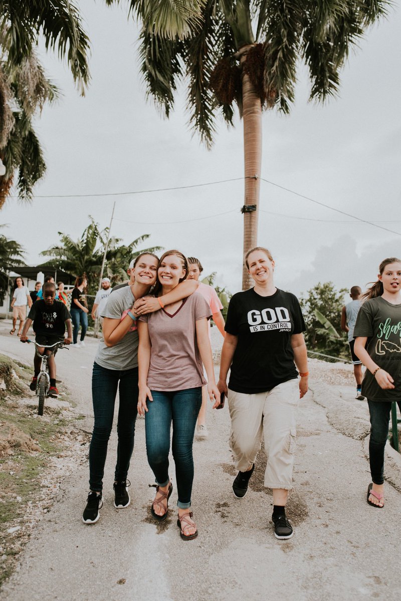 happy birthday to the prettiest egg I know!! I love you so much i’m so happy we’ve gotten close this past year 😍💕