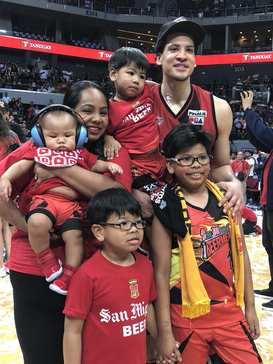 pbaconnect's tweet photo. Super Marcio and family! π
#SMBMakingHistory https://t.co/QKuXwejEs7