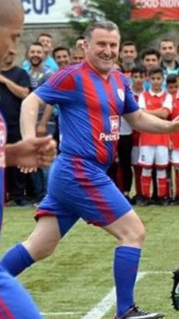 tvyoknetvar's tweet photo. @apaci__ronaldo Çok garip bir adam 🤣🤣🤣🤣 https://t.co/z9Bj0VUYZp