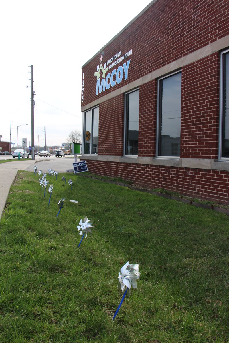 MCCOYouth's tweet photo. Wearing blue and planting pinwheels to #MakeGreatChildhoodsHappen and prevent child abuse! #WearBlueDay #FlipTheSwitch #PreventNow #PreventionIsPossible https://t.co/CLdh5MMH2v