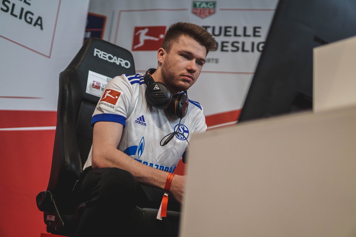tekinue_'s tweet photo. Pictures I made from @proownezyt at the Virtuelle Bundesliga Finals in Dortmund. #THVBL #VBL https://t.co/MPxX5Hie73