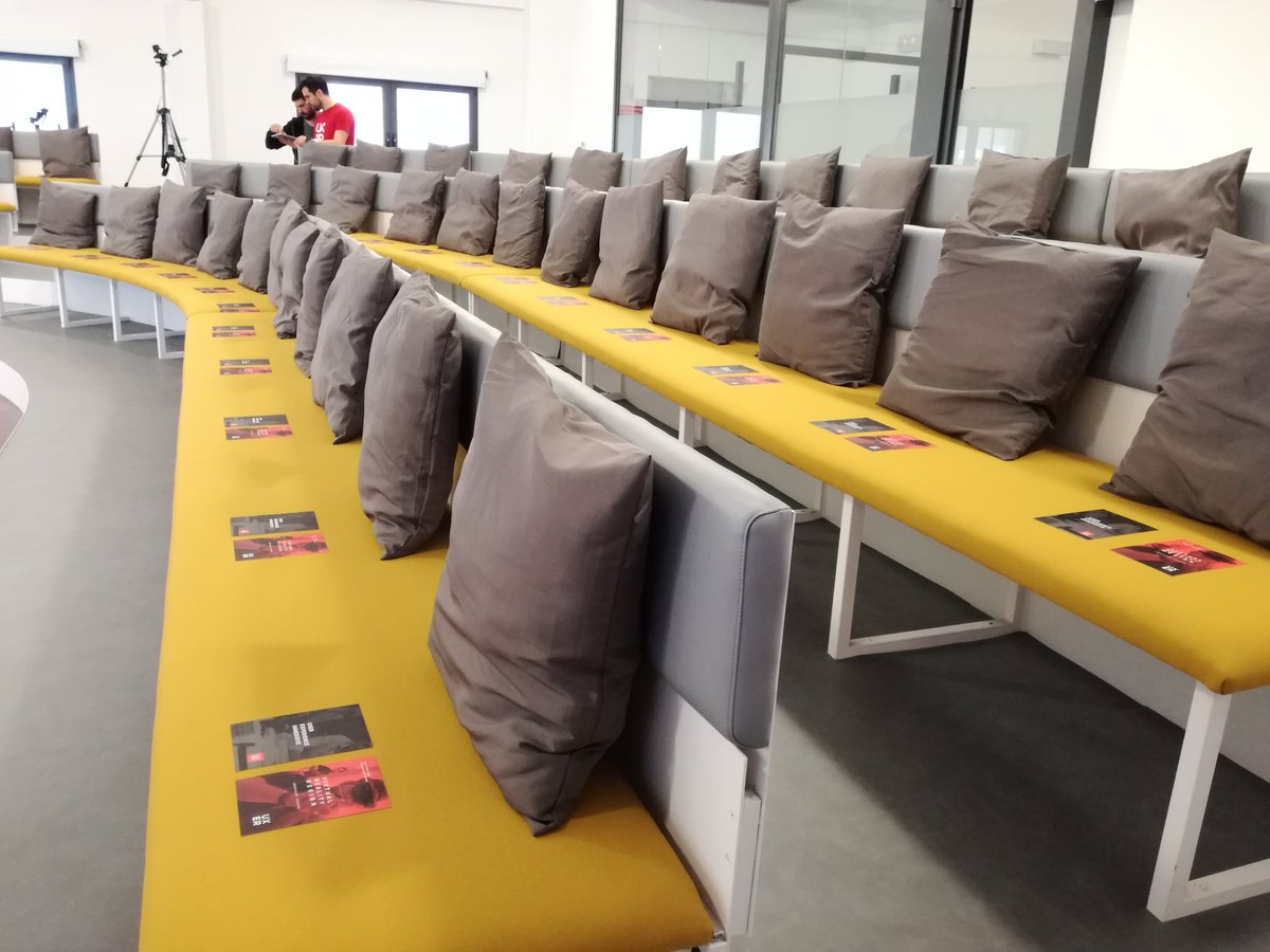 uxerschool's tweet photo. Todo preparado para el GRAN DÍA. Nuestros alumnos del #UXIMMERSIVE y #VRIMMERSIVE presentan sus proyectos ante una gran audiencia con empresas actualmente contratando. El espacio: @THECUBEMadrid 😎 #Demoday #UXERDAY #hiringsession #UX #UI #VR #AR #MR #XR https://t.co/o5Op5xjzIn