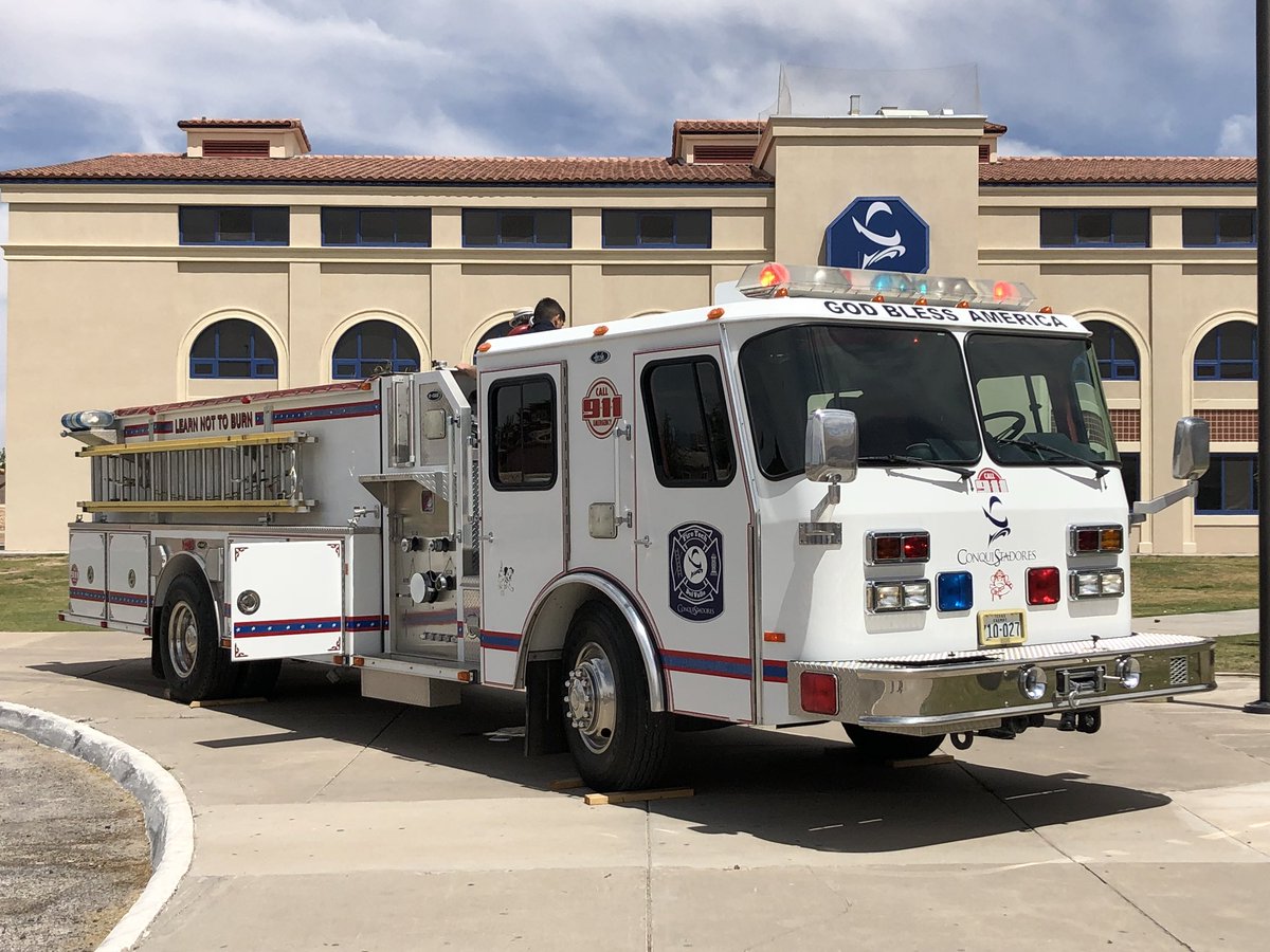 DVHSYISD's tweet image. Fire Tech students testing out the new pumper. #KFOX #WeAreOne #OFOD #ItsWhatWeDo #YISDProud #THEDISTRICT #WeDeliverExcellence #BeOurGuest @ysletaisd @KFOX14