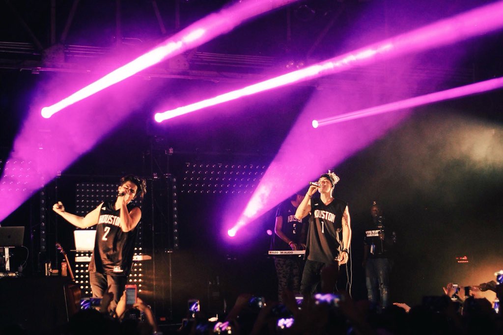 trinhers's tweet photo. Iβm officially missing you.. ππ
@WillSinge @alexaiono @KeysOpenDoorss .. my 1, 2, & 3 π₯
-
#ChangesTour in Houston.. hoping for the tiny possibility of #ChangesTourPart2 ππΌ
-
Amazing lighting by @LED_Mj π https://t.co/7PPwbUkfuA