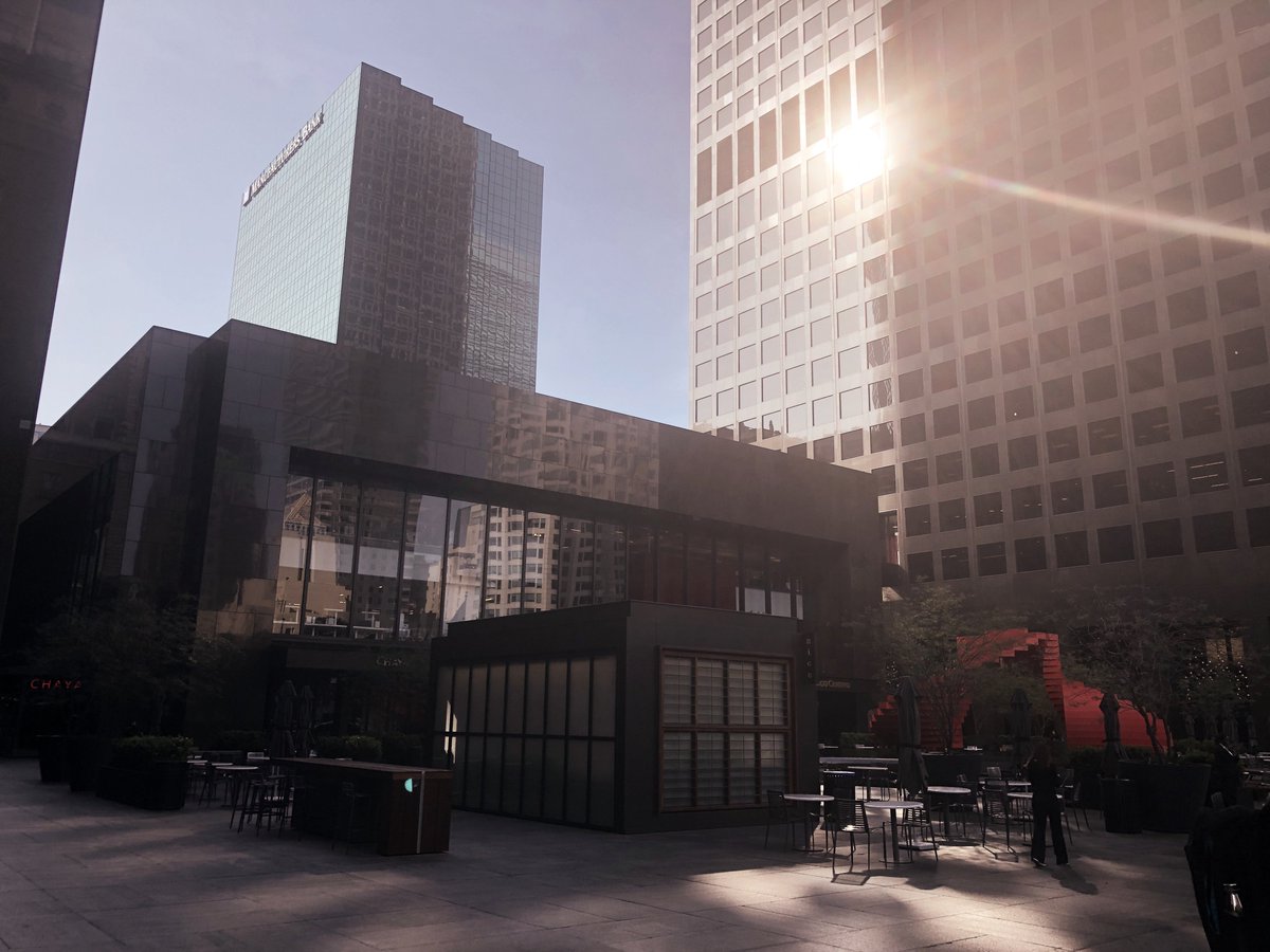 Patti_TourIt's tweet photo. TGI Fun Friday @touritmedia! This week @Mike_TourIt and I were in sunny LA. Had meetings #CityNationalTower... and wow! Completely dazzled by this amazing complex! #CommonWealthPartners, you guys have a killer asset. #OfficeTower #AAAOffice #OfficeSpace #LosAngelesCA #CRE https://t.co/soSAJze5R2