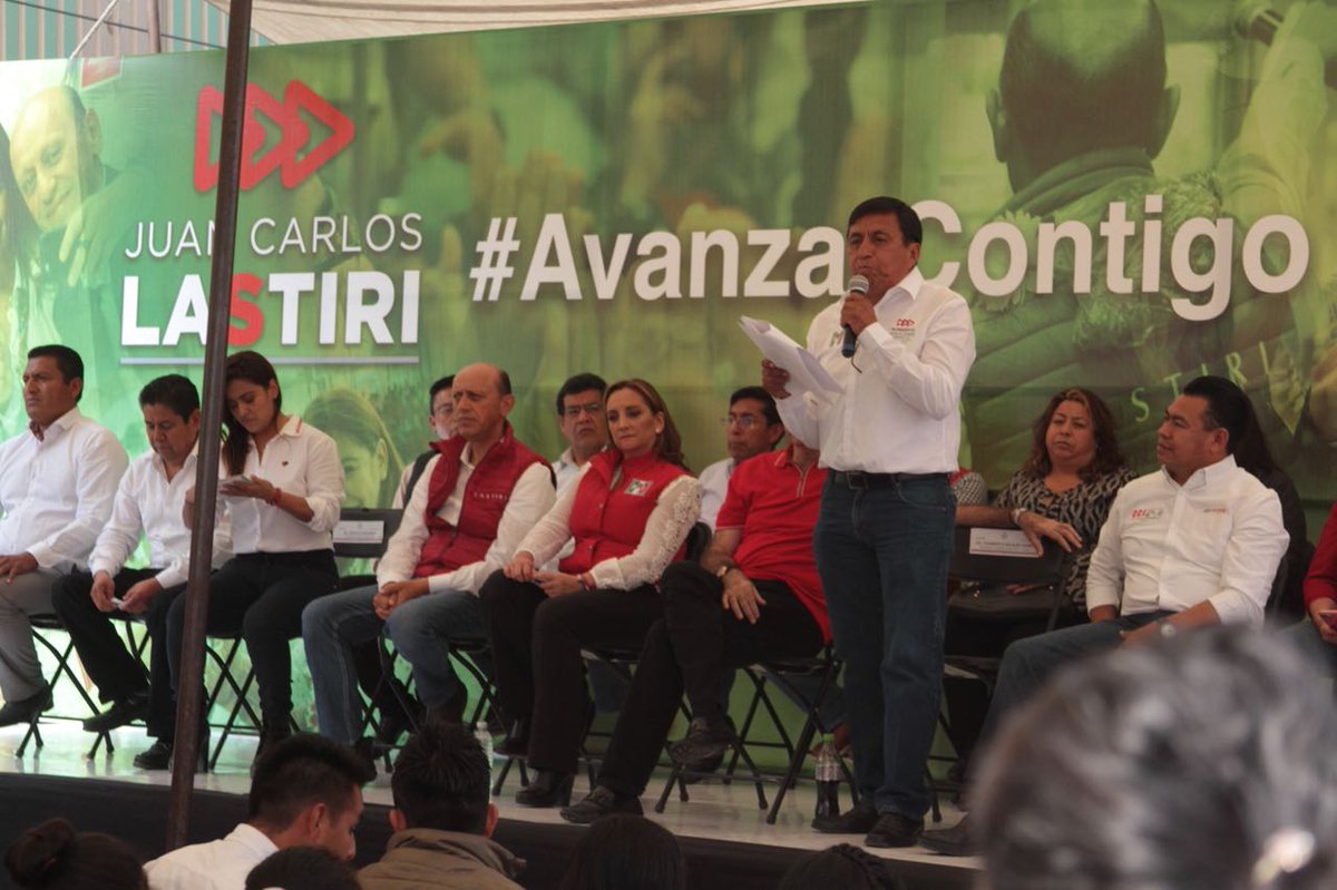 H_AguilarV's tweet photo. Vamos a dar una lucha frontal para rescatar al #Distrito07 de las garras de la delincuencia, vamos a fortalecer la convivencia cordial de todos los ciudadanos. #TúMeConoces 
Agradezco el respaldo de @ruizmassieu de @JuanCLastiri y @Xitlalicceja en San Salvador Chachapa #Amozoc https://t.co/A6NrhU7KlB