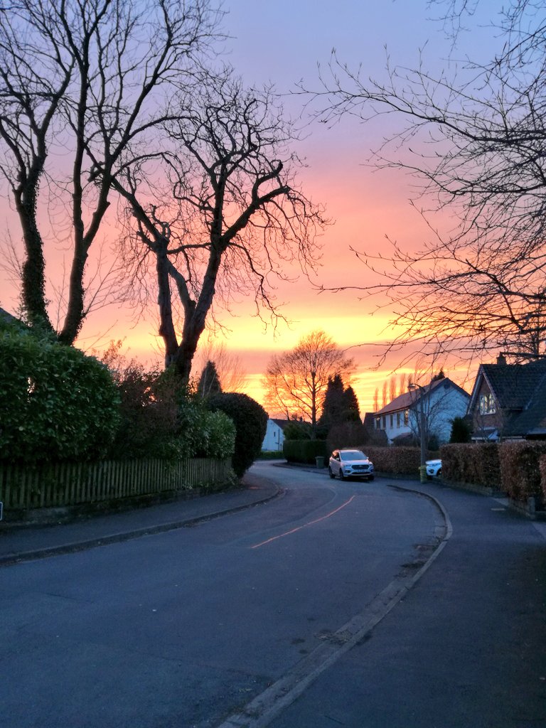 thelaceylondon's tweet photo. When the world reminds you just how beautiful it really is...

#amwriting #AlderleyEdge #Cheshire #Wilmslow https://t.co/Qruw2gUMc6