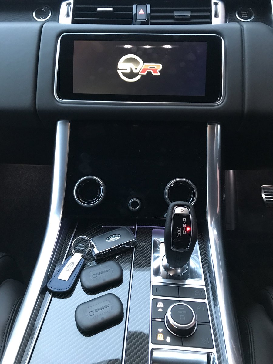 retrofitsol's tweet photo. Last minute squeeze in 2018 Range Rover SVR fitted today with @TrackstarSVT @TeletracNavman Category 5 products.... loved the old one , love this one even more 😍😍
#RangeRover #vehiclesecurity #category5 #immobiliser #antitheft #keytheft #york #retrofit https://t.co/cgEMuSNMdE