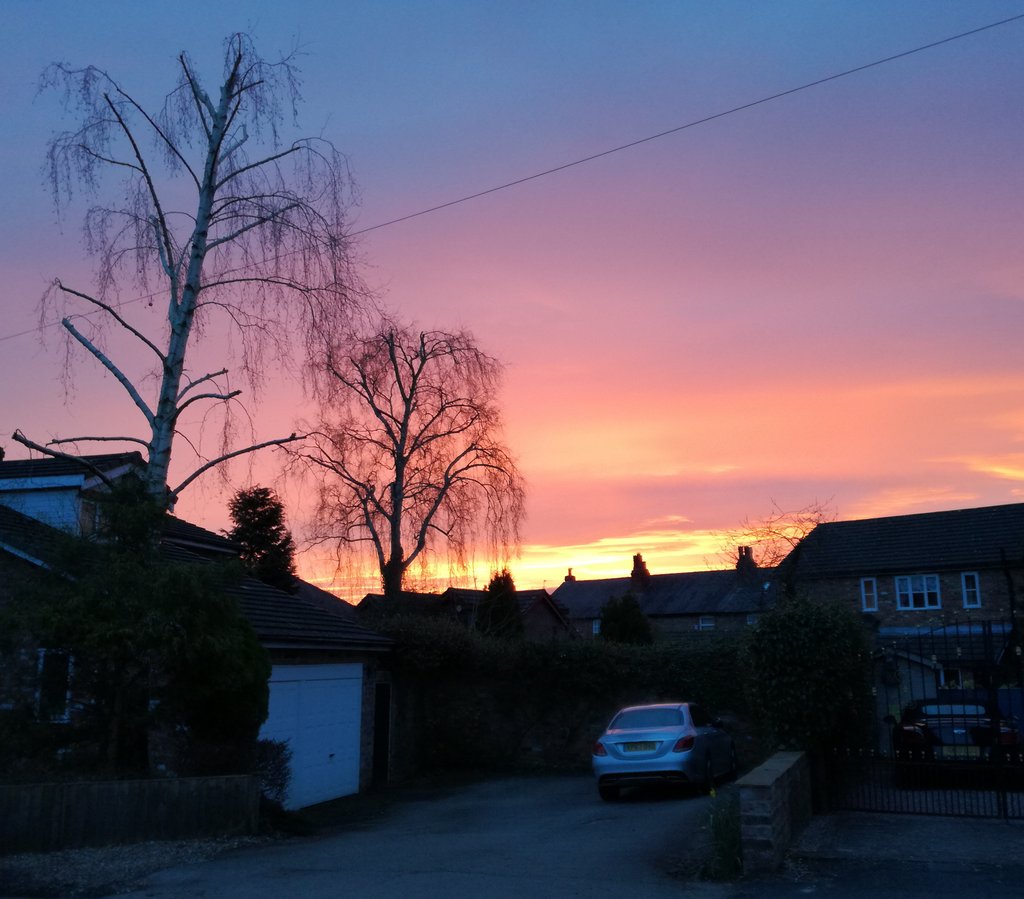 thelaceylondon's tweet photo. When the world reminds you just how beautiful it really is...

#amwriting #AlderleyEdge #Cheshire #Wilmslow https://t.co/Qruw2gUMc6