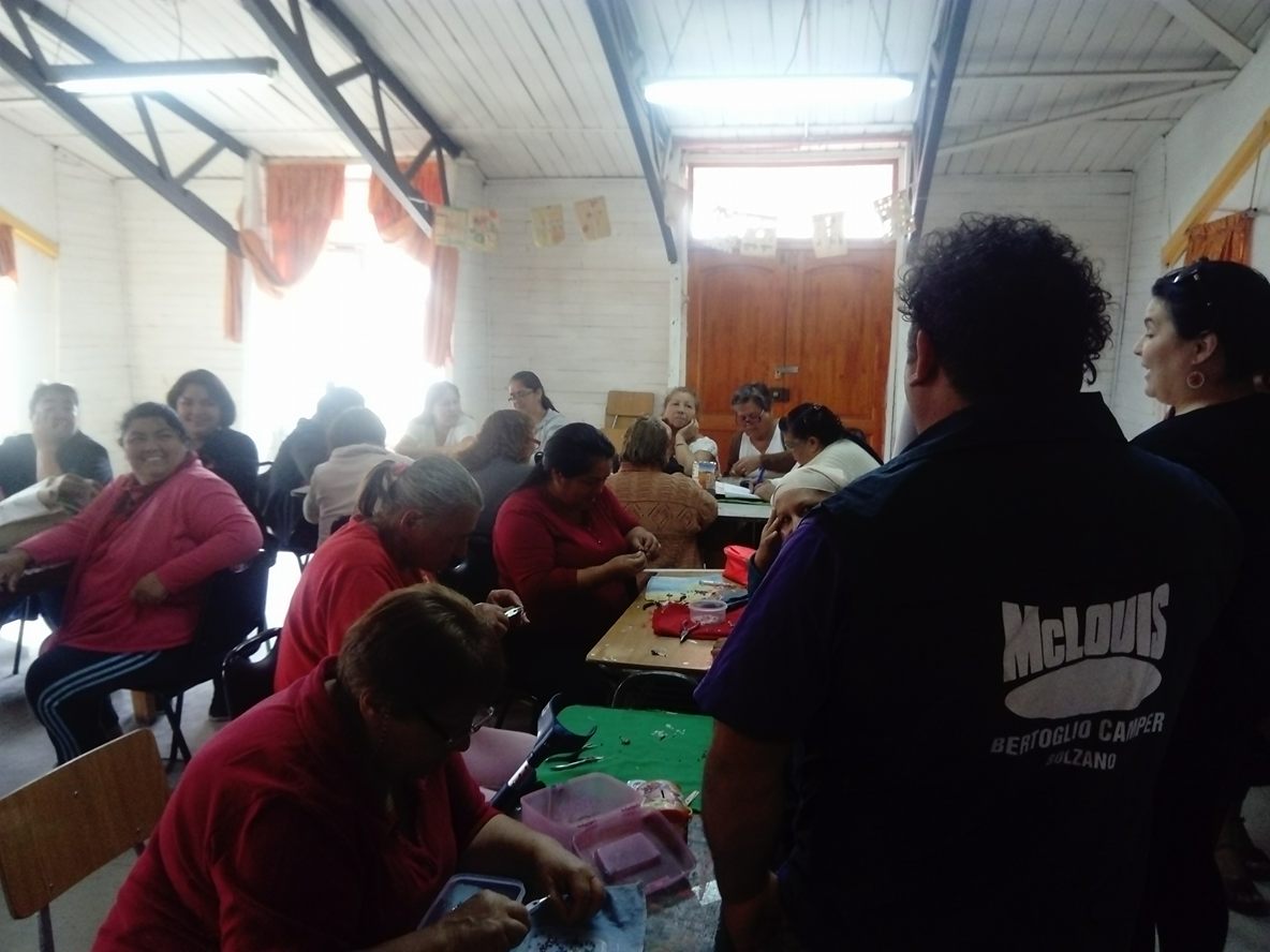 fundapintana's tweet photo. Mas de 30 Mujeres Participan del Taller de Arte Mujer 2018 en la comuna de La Pintana, Todos Lo Martes y Jueves a las 10:00Hrs. Un espacio para el aprendizaje y encuentro de mujeres @funfamilias https://t.co/FPCH2gfq8M