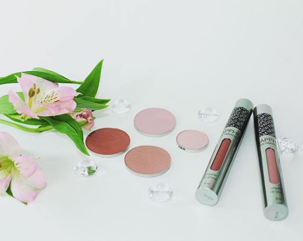 Are you having trouble deciding on what makeup to wear for date night? You could never go wrong with any of @mysappho's beautiful hues of pink <3.