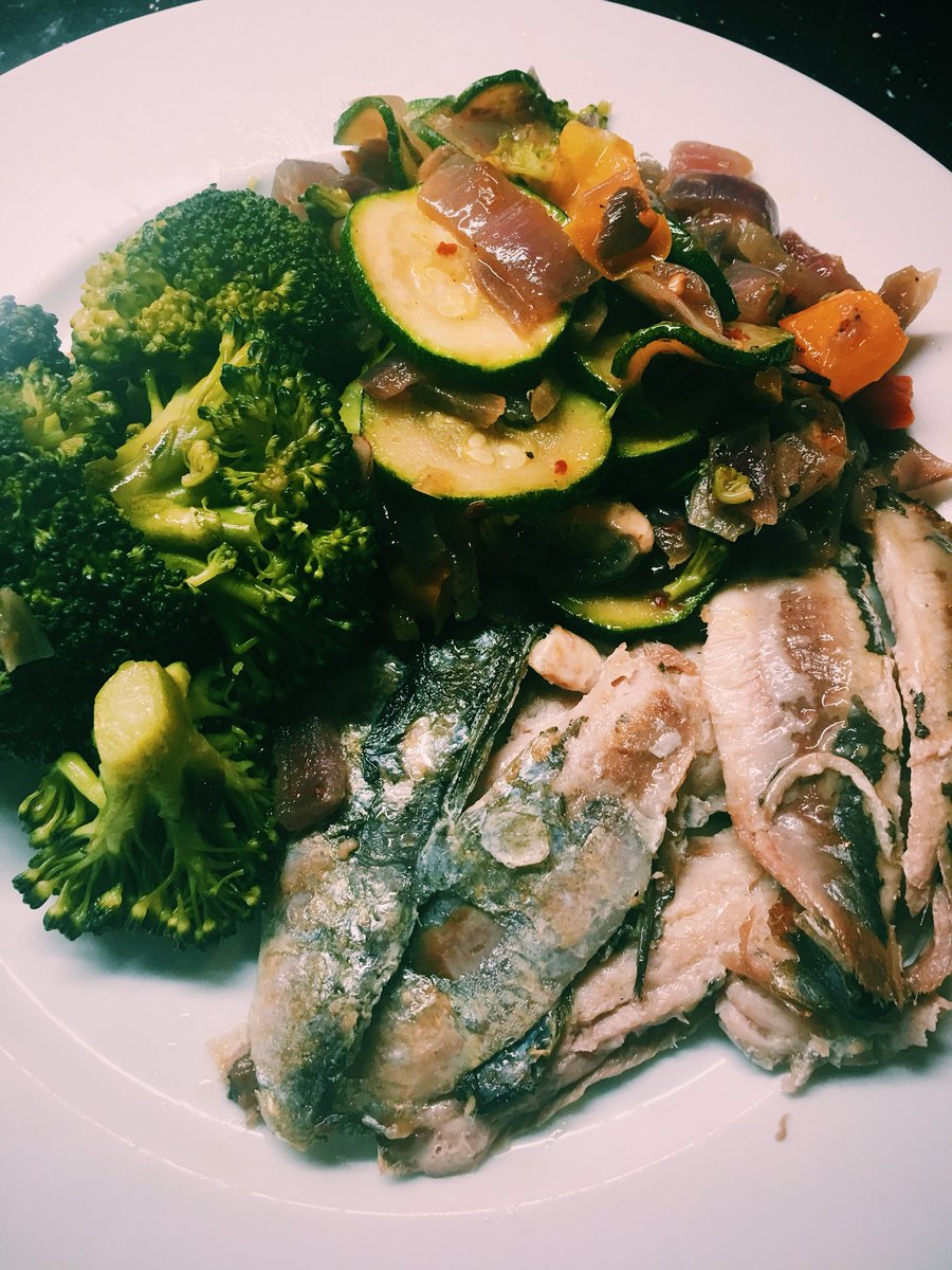 1sharongarner's tweet photo. Fresh sardines! 
Omega 3 tastiness supporting the heart,brain and immune system 💛

#healthy #healthybody #healthyfood #fish #omega3 #nutrition #nutritionaltherapy #healthyfats #fitfam #lovingradiance https://t.co/unaVMmXg0y