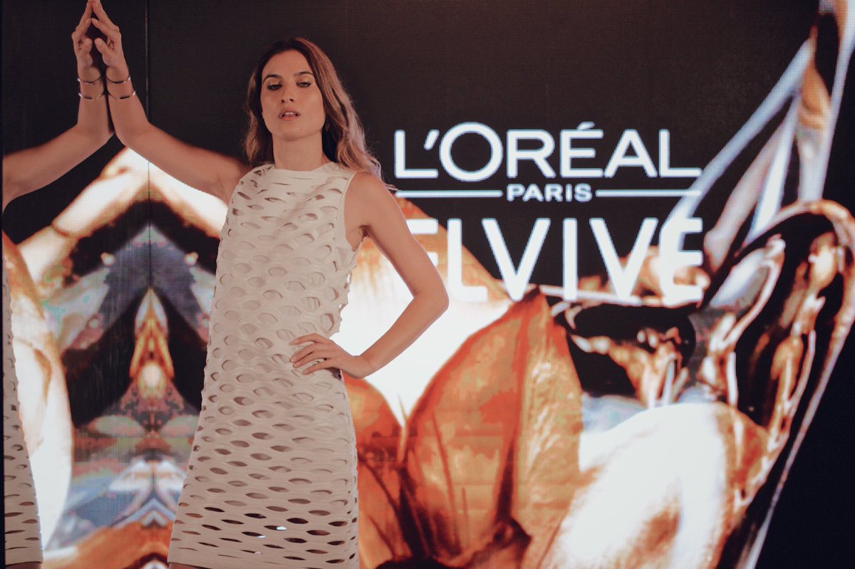 cintgarrido's tweet photo. L’Oréal Paris presenta su  nueva y espectacular línea de cuidados para tu pelo con aceite de coco #óleoextraordinario #elvivecoconight #mipeloextraordinario @LorealHairID ⭐️⭐️⭐️⭐️⭐️⭐️⭐️
Gracias @AgenciaNinch https://t.co/3c1rd4CTiF