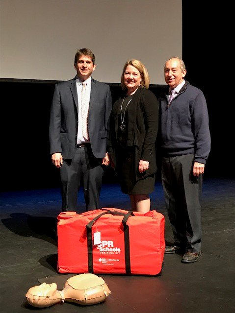 LBHealth's tweet photo. Cardiologist Dr. Brad Pfeffer recently spoke to students at @McDonoghSchool about the importance of CPR training. #LifeBridgeHealth has partnered with the American Heart Association to provide CPR training kits to more than 100 schools in our area. #CPRisWHY @heartmaryland https://t.co/HxN2WUrpvi