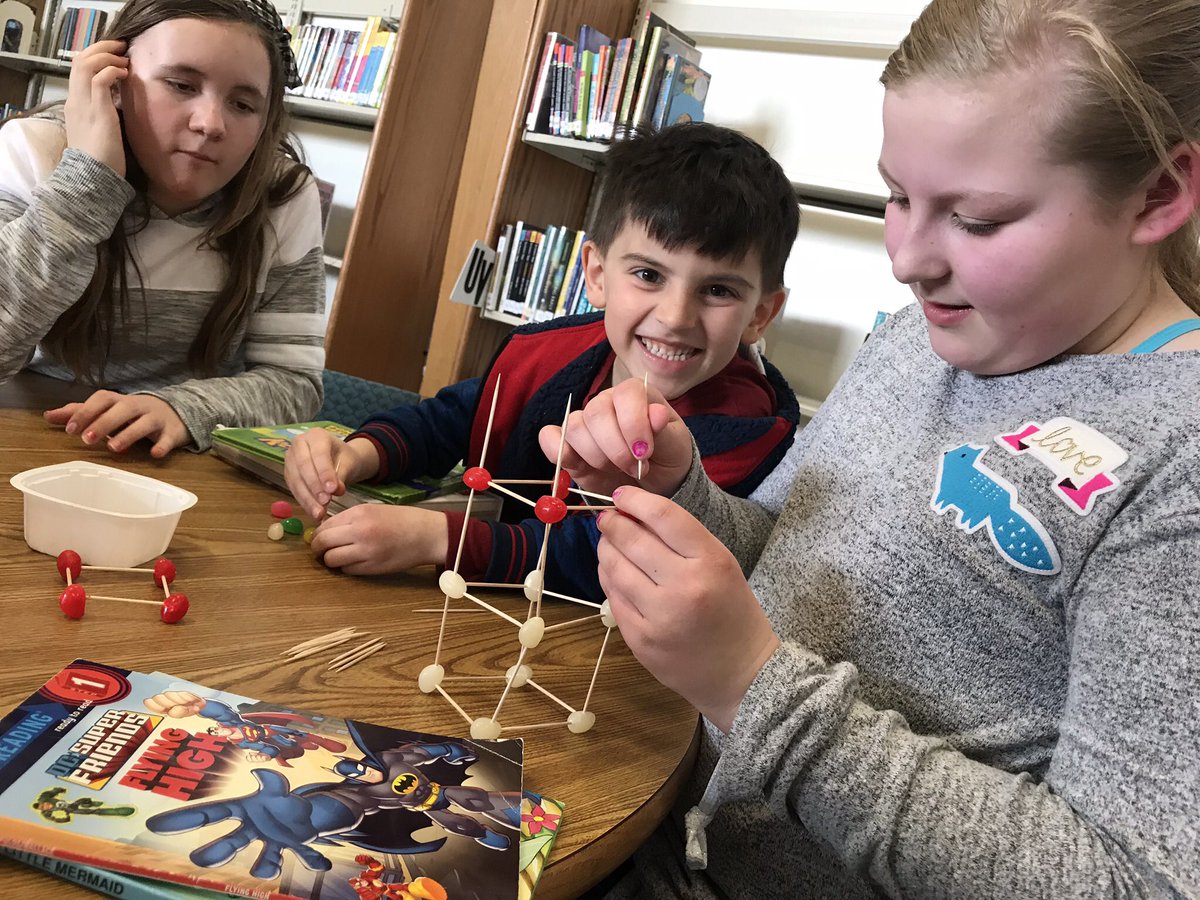 PCSD_LN5's tweet photo. Thank you @KDGWetzel for creating such an awesome STEM activity for Book Buddies! #Raiderstrong https://t.co/04P9OZrobV