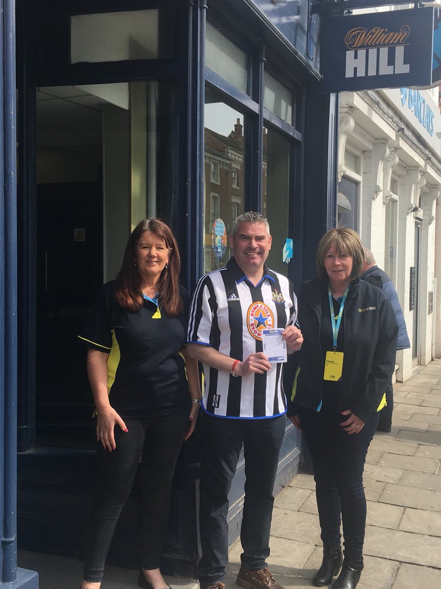 Called in to <a href="/WilliamHill/">William Hill</a> ahead of #FootballShirtFriday raising funds for <a href="/BobbyMooreFund/">Bobby Moore Fund</a> in uniting against cancer. Dusted off my <a href="/NUFC/">Newcastle United</a> shirt &amp; placed £50 charity bet E/W on Justin Rose to win Masters. Fingers crossed..!